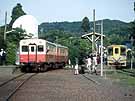 A two-car train has just arrived at Kazusa-Nakano