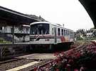 DRC M202 stands at Tabirahiradoguchi station
platform